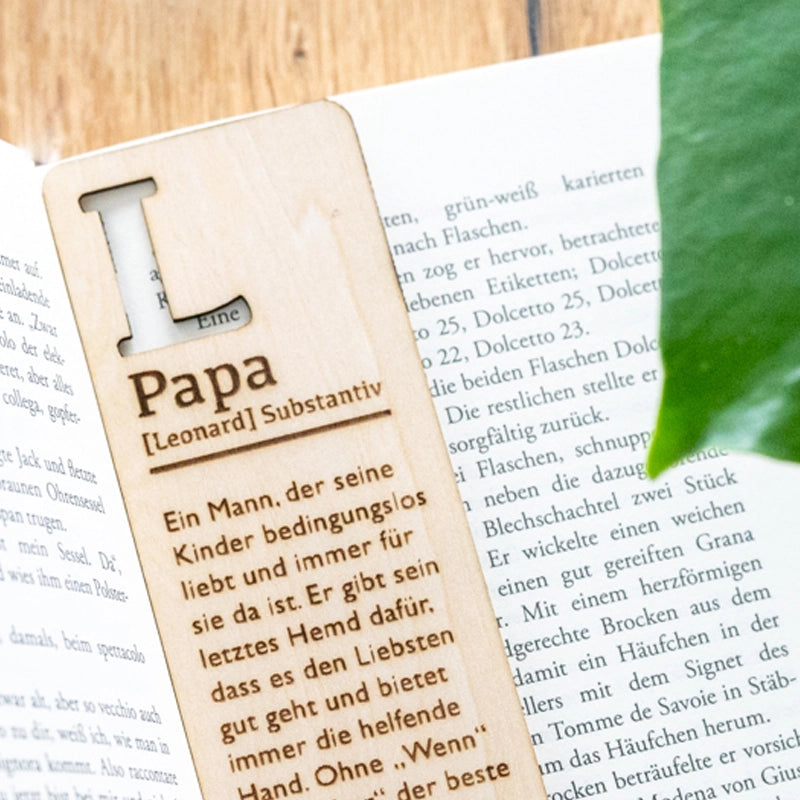 Personalisiertes Lesezeichen aus Holz mit Lederband - Motiv Papa