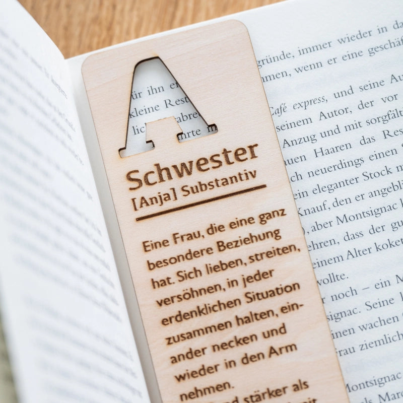 Personalisiertes Lesezeichen aus Holz mit Makramee - Motiv Schwester