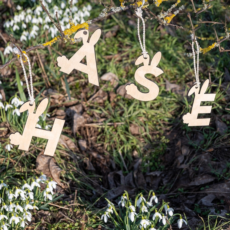 Oster-Anhänger aus Holz mit deinem Anfangsbuchstaben